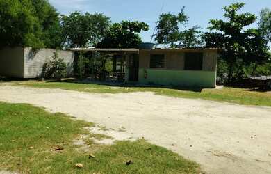 Imagem 6: Galpão frente a rod. Niterói/Manilha fundo pra baia de Guanabara