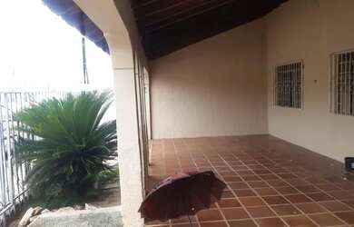 Imagem: A casa possui 2 Dormitórios, 2 Banheiros, 80m² de Área e