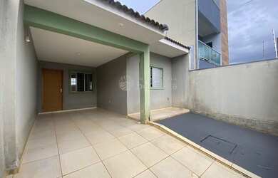 Imagem: A casa possui 2 Dormitórios, 1 Vaga na garagem, 70m² de Área