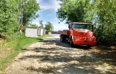 Imagem 9: Galpão frente a rod. Niterói/Manilha fundo pra baia de Guanabara