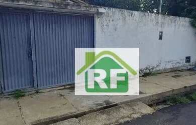 Imagem: A casa possui 2 Dormitórios, 1 Banheiro, 2 Vagas na garagem