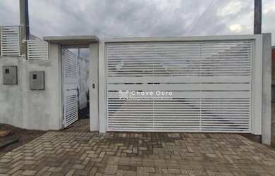 Imagem: A casa possui 2 Dormitórios, 1 Banheiro, 2 Vagas na garagem