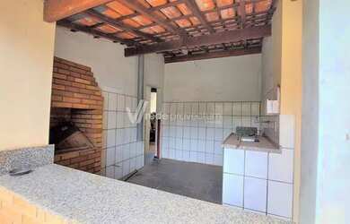 Imagem: A casa possui 2 Dormitórios, 1 Banheiro, 3 Vagas na garagem