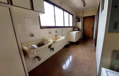 Imagem: O apartamento possui 4 Dormitórios, 5 Banheiros, 4 Vagas na