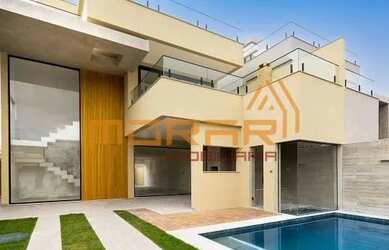 Imagem: A casa em condomínio possui 4 Dormitórios, 5 Banheiros, 2