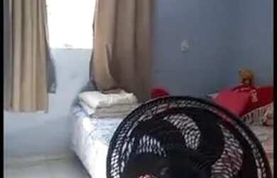 Imagem: A casa possui 2 Dormitórios, 1 Banheiro, 2 Vagas na garagem