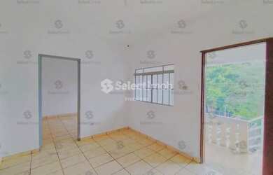 Imagem: A casa possui 2 Dormitórios, 1 Banheiro, 1 Vaga na garagem