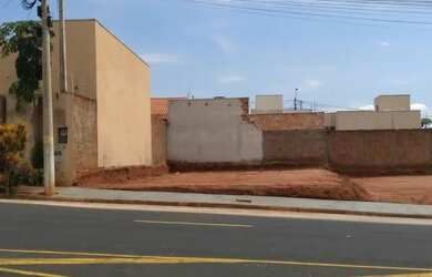 Imagem: O terreno possui 200m² de Área e Imóvel novo e está localizado