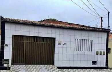 Imagem: A casa possui 2 Dormitórios, 2 Banheiros, 2 Vagas na garagem