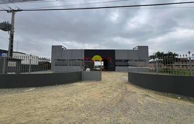 Imagem: O depósito possui 5 Vagas na garagem, 1.700m² de Área e