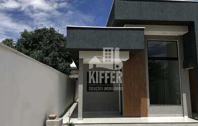 Imagem: A casa possui 3 Dormitórios, 2 Banheiros, 2 Vagas na garagem