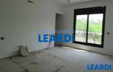 Imagem: A casa em condomínio possui 4 Dormitórios, 3 Banheiros, 3