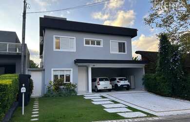 Imagem: A casa em condomínio possui 4 Dormitórios, 5 Banheiros, 4