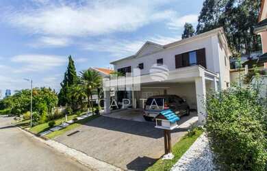 Imagem: A casa em condomínio possui 4 Dormitórios, 5 Banheiros, 4