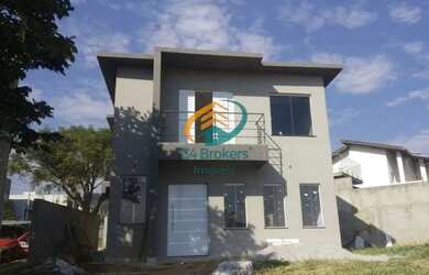 Imagem: A casa possui 3 Dormitórios, 1 Banheiro, 3 Vagas na garagem