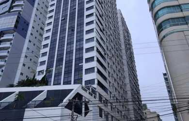 Imagem: O apartamento possui 3 Dormitórios, Acomodam 7 pessoas e 1