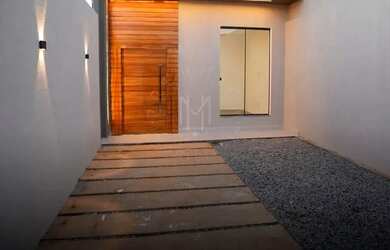 Imagem: A casa possui 3 Dormitórios, 1 Banheiro, 1 Vaga na garagem