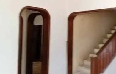 Imagem: A casa possui 4 Dormitórios, 3 Banheiros, 3 Vagas na garagem