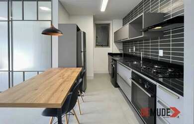 Imagem: O apartamento possui 1 Dormitório, 1 Banheiro, 1 Vaga na garagem