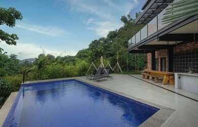 Imagem 2: Casa no Condomínio Vila Alpina com 4 Suítes 440m² área construída