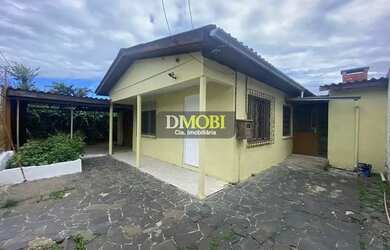 Imagem: A casa possui 2 Dormitórios, 1 Banheiro, 2 Vagas na garagem