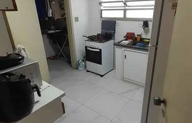 Imagem: O apartamento possui 2 Dormitórios, 1 Banheiro, 1 Vaga na garagem