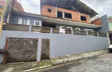 Imagem: A casa possui 5 Dormitórios, 2 Banheiros, 2 Vagas na garagem