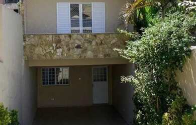 Imagem: A casa possui 3 Dormitórios, 2 Banheiros, 5 Vagas na garagem