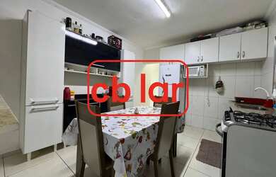 Imagem: A casa possui 2 Dormitórios, 1 Banheiro, 2 Vagas na garagem