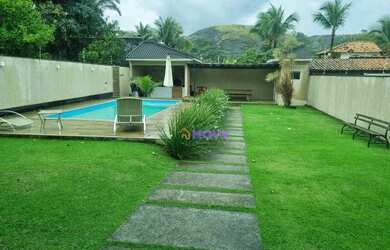 Imagem: A casa possui 3 Dormitórios, 2 Banheiros, 2 Vagas na garagem