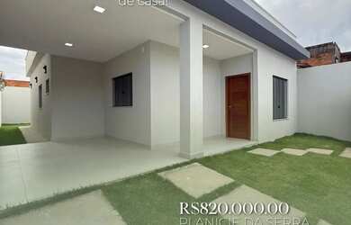 Imagem: A casa possui 3 Dormitórios, 2 Banheiros, 2 Vagas na garagem