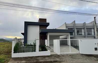 Imagem: A casa em condomínio possui 3 Dormitórios, 3 Banheiros, 2