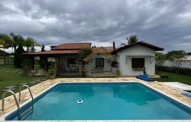 Imagem: A casa em condomínio possui 3 Dormitórios, 3 Banheiros, 5