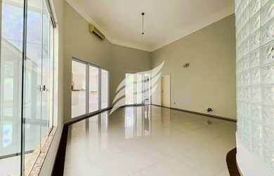 Imagem: A casa em condomínio possui 3 Dormitórios, 4 Banheiros, 2