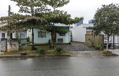 Imagem: A casa possui 2 Dormitórios, 1 Banheiro, 1 Vaga na garagem