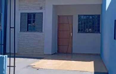 Imagem: A casa possui 2 Dormitórios, 1 Banheiro, 2 Vagas na garagem