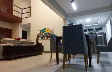 Imagem: A casa possui 4 Dormitórios, 4 Banheiros, 4 Vagas na garagem