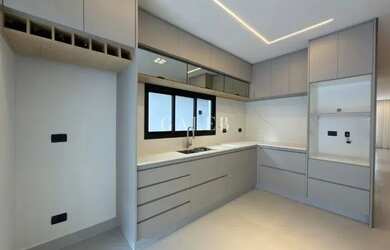 Imagem: A casa possui 3 Dormitórios, 4 Banheiros, 2 Vagas na garagem