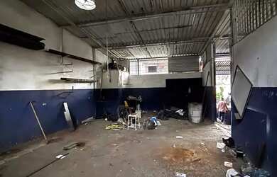 Imagem: O depósito possui 5 Vagas na garagem, 195m² de Área e está