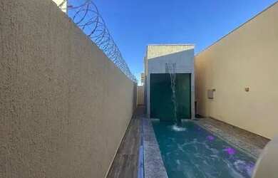 Imagem: A casa em condomínio possui 3 Dormitórios, 3 Banheiros, 4