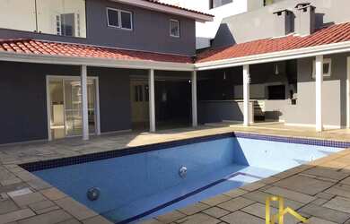 Imagem: A casa em condomínio possui 4 Dormitórios, 5 Banheiros, 4