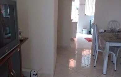 Imagem: A casa possui 2 Dormitórios, 1 Banheiro, 1 Vaga na garagem