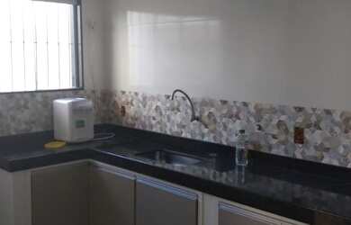 Imagem: A casa possui 4 Dormitórios, 2 Banheiros, 2 Vagas na garagem