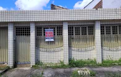 Imagem: A casa possui 4 Dormitórios, 4 Banheiros, 5 Vagas na garagem