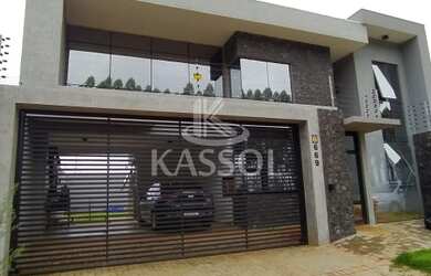 Imagem: A casa possui 3 Dormitórios, 3 Banheiros, 2 Vagas na garagem