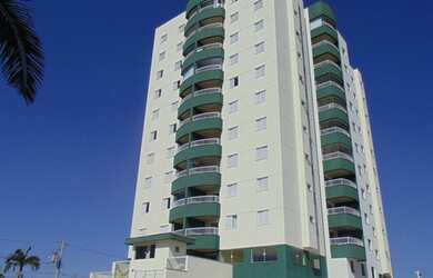 Imagem: O apartamento possui 3 Dormitórios, 1 Banheiro, 2 Vagas na