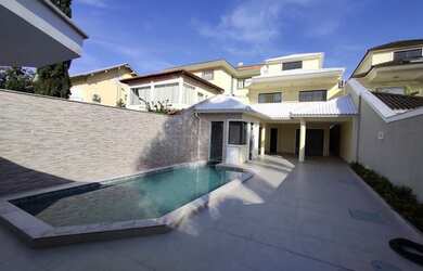 Imagem: A casa em condomínio à venda possui 5 Dormitórios, 5 Banheiros