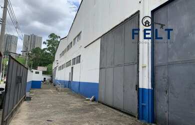 Imagem: O depósito possui 5 Vagas na garagem e 2404m² de Área e está