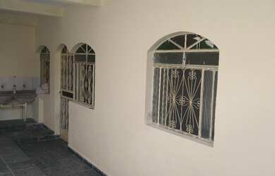 Imagem: A casa possui 1 Dormitório, 1 Banheiro e 1 Vaga na garagem