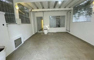 Imagem: A casa possui 4 Dormitórios, 3 Banheiros, 2 Vagas na garagem